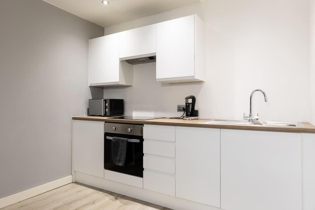 2 Bed Apartment With Pool Table 브래드퍼드 외부 사진