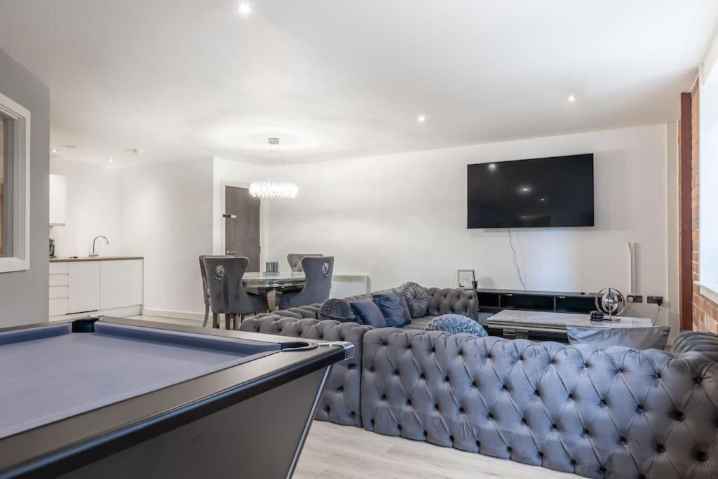 2 Bed Apartment With Pool Table 브래드퍼드 외부 사진