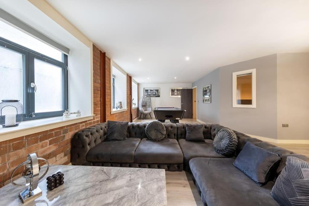 2 Bed Apartment With Pool Table 브래드퍼드 외부 사진
